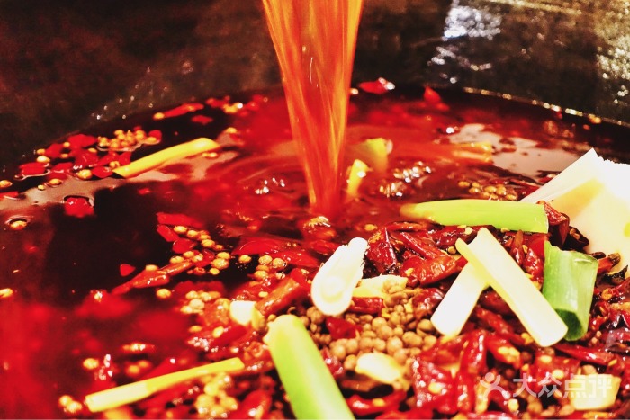 武汉重庆火锅店推荐,武汉最有氛围感的火锅店