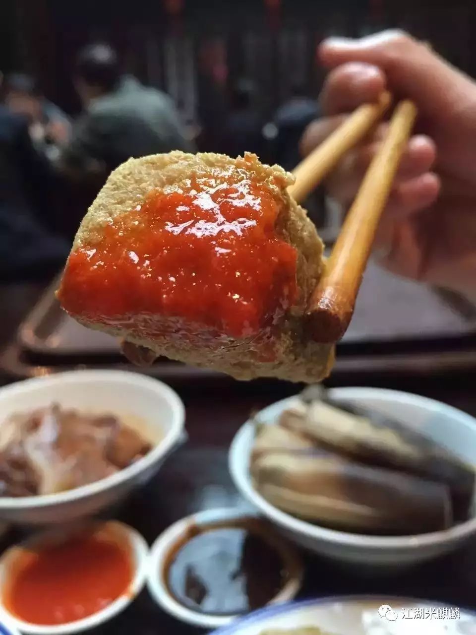 绍兴百年老字号美食臭豆腐,100块钱吃遍水塔美食街