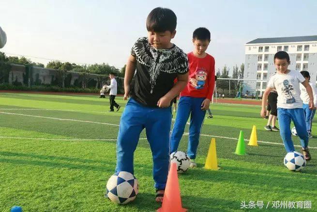 邓州春雨国文中学,邓州市春雨国文学校军训活动