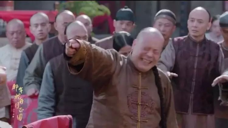 剧情已过半，主角领盒饭，反套路不断，《那年花开》的脑洞忒厉害