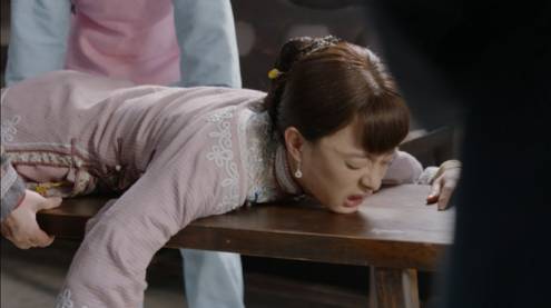 剧情已过半，主角领盒饭，反套路不断，《那年花开》的脑洞忒厉害