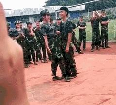 究竟是咋插进去的我出100你再重新插一次让我看看