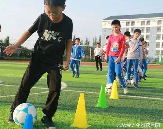 邓州春雨国文中学,邓州市春雨国文学校军训活动