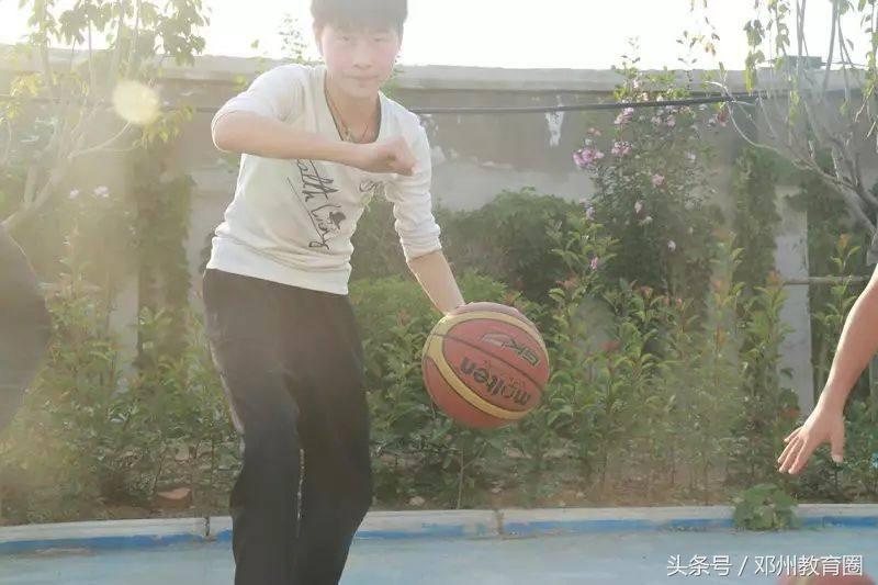 邓州春雨国文中学,邓州市春雨国文学校军训活动