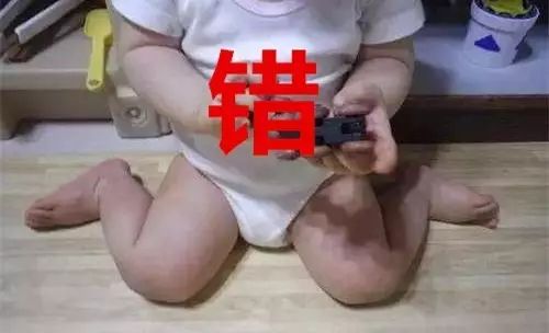 小孩避免罗圈腿坐姿,宝宝怎么坐姿不会驼背