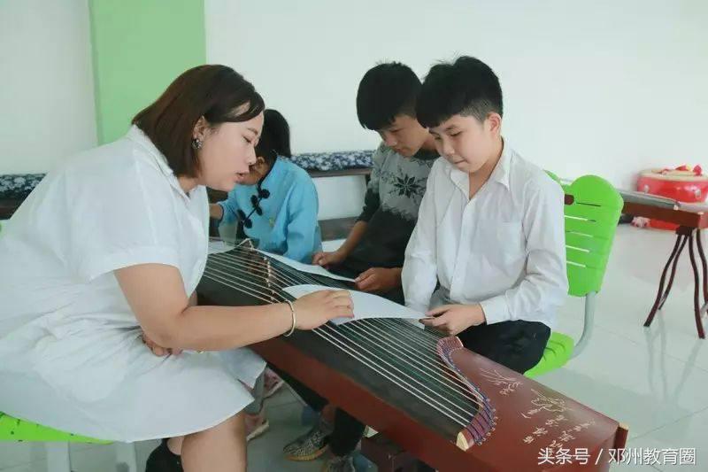 邓州春雨国文中学,邓州市春雨国文学校军训活动