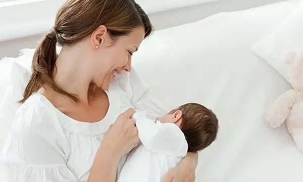 bb打完疫苗关注事项,宝妈刚生完宝宝关注事项