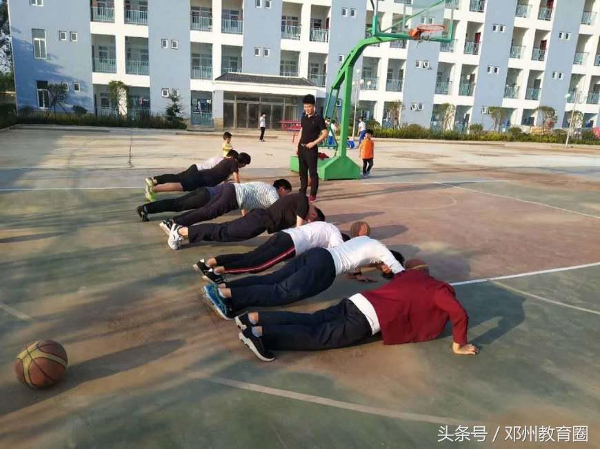 邓州春雨国文中学,邓州市春雨国文学校军训活动