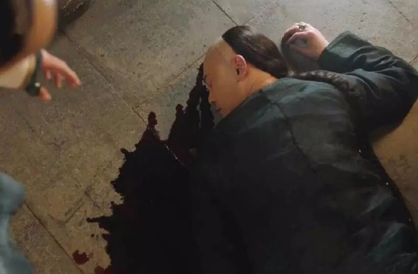 剧情已过半，主角领盒饭，反套路不断，《那年花开》的脑洞忒厉害