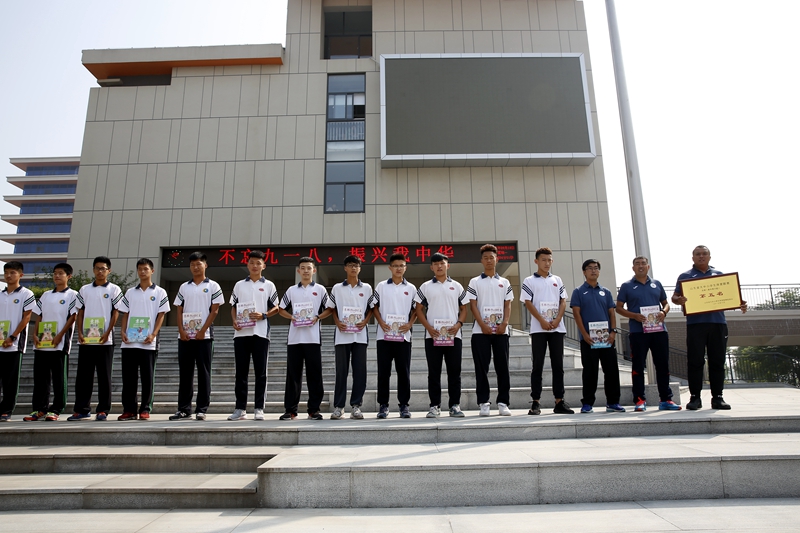 新学期伊始，东营一中捷报频传，100余人荣获十多项大奖