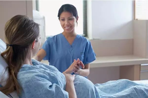 bb打完疫苗关注事项,宝妈刚生完宝宝关注事项