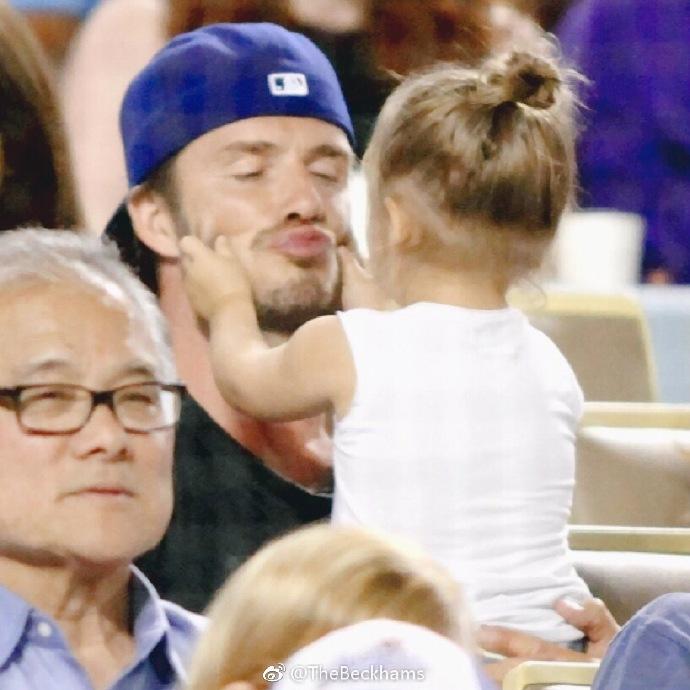 女儿奴有多厉害,贝克汉姆小七颜值巅峰