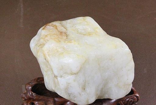 羊脂玉山料和籽料的区别,籽料和山料的区别哪个好