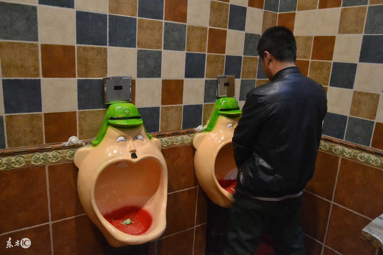 早上起床很急着要上厕所，但是上厕所却很难尿出来，这是为什么？