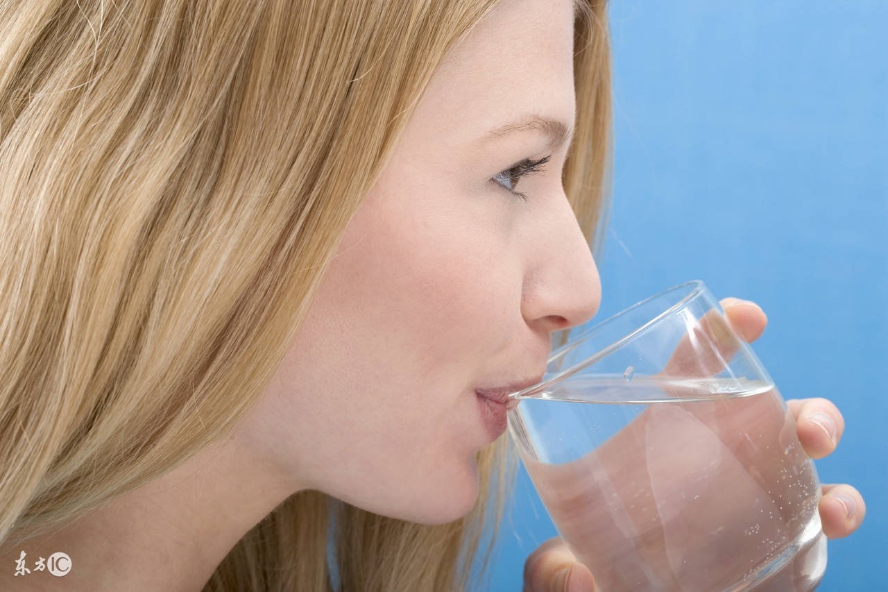 早上起床很急着要上厕所，但是上厕所却很难尿出来，这是为什么？