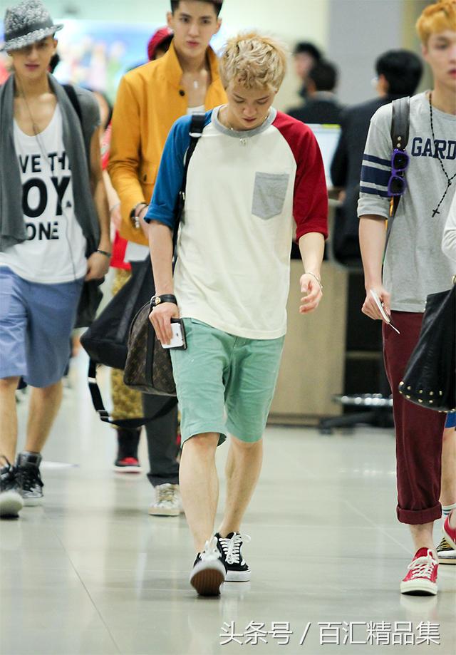 鹿晗穿风衣唱歌,鹿晗穿vans拍mv