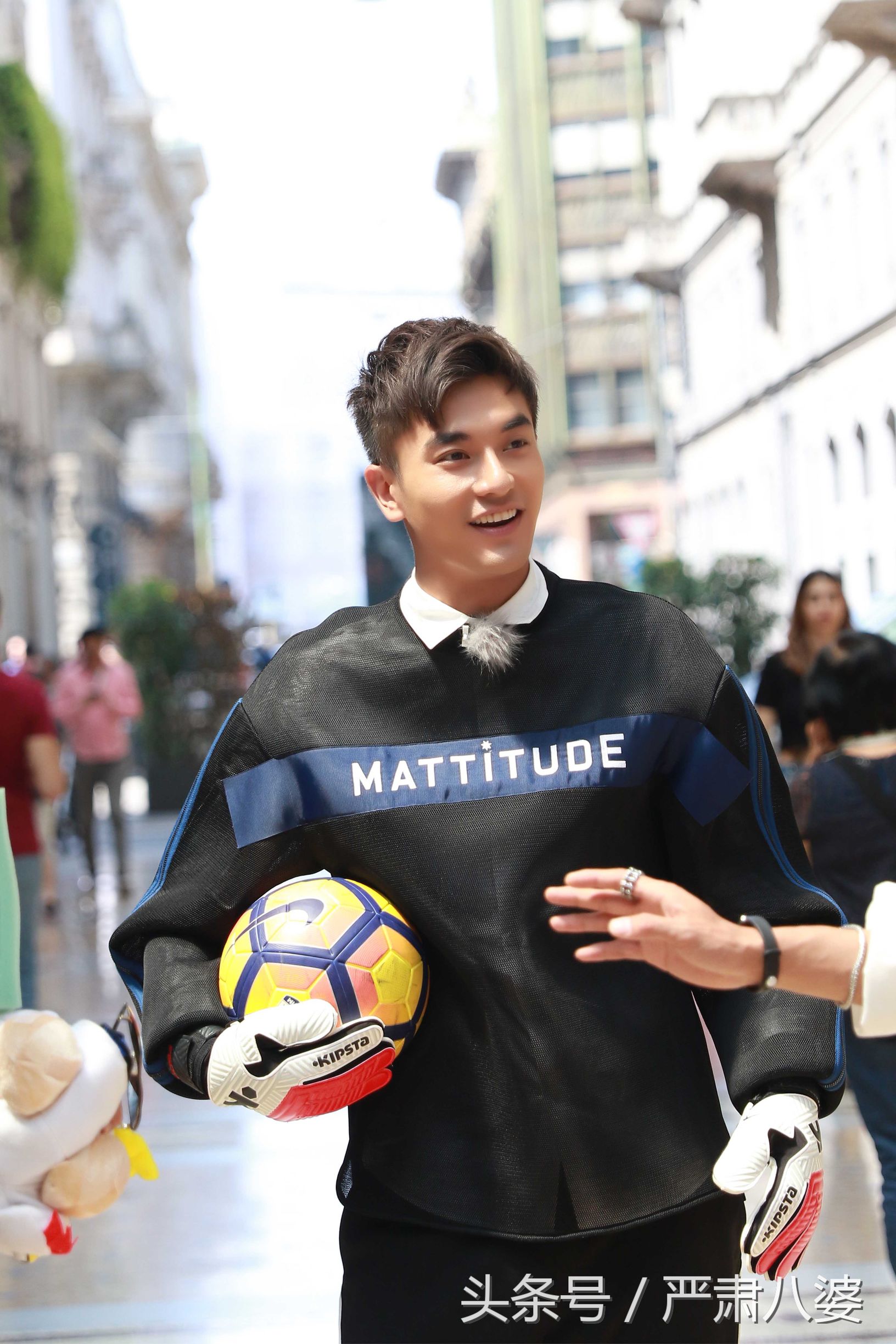 遇见足球城综艺节目,遇见足球吴昕郑恺视频