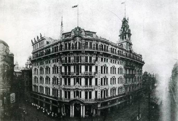 铝锅蒸蛋糕、铁丝烤面包……面对苦难仍不忘优雅的一代名媛郭婉莹