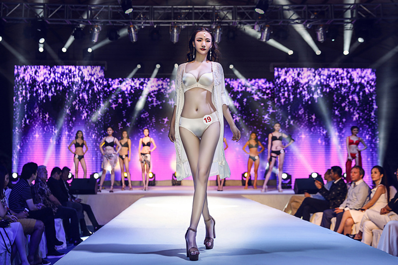 第67届世界小姐重庆赛区诞生“七仙女”颜值点亮喵村时尚街区