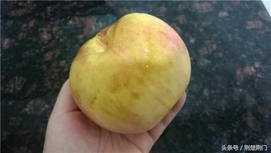 用小苏打洗桃子为什么桃子会发黑,洗桃子怎么洗干净