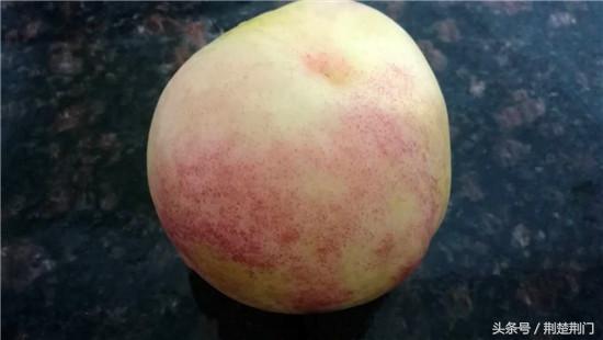 用小苏打洗桃子为什么桃子会发黑,洗桃子怎么洗干净