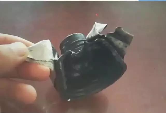 6岁宝宝喝水，不慎将舌头卡住瓶盖至血肿僵硬