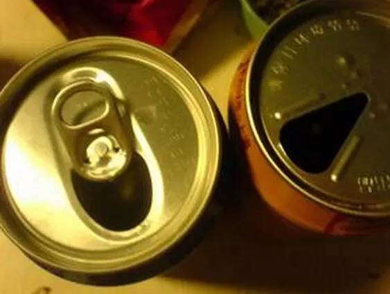 6岁宝宝喝水，不慎将舌头卡住瓶盖至血肿僵硬