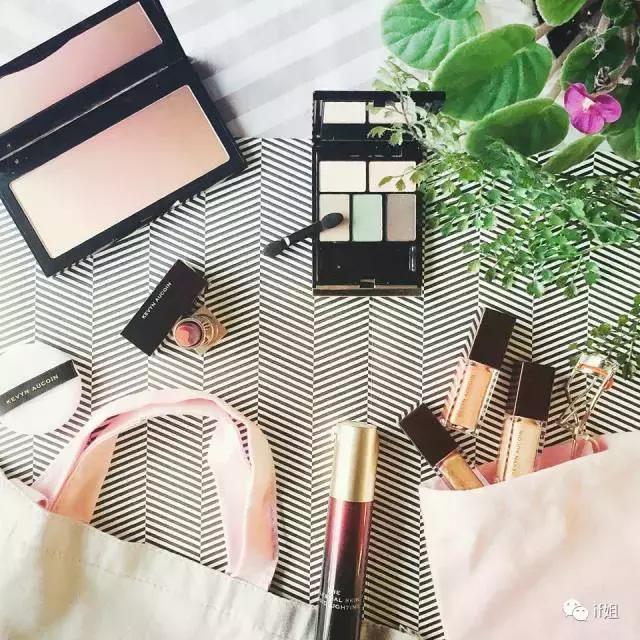 去香港别再只盯着Sasa了，真正的美容精都逛这家店……