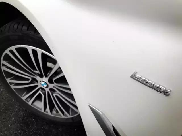 新宝马五系与新奔驰e级对比试驾,内饰提升最佳效果