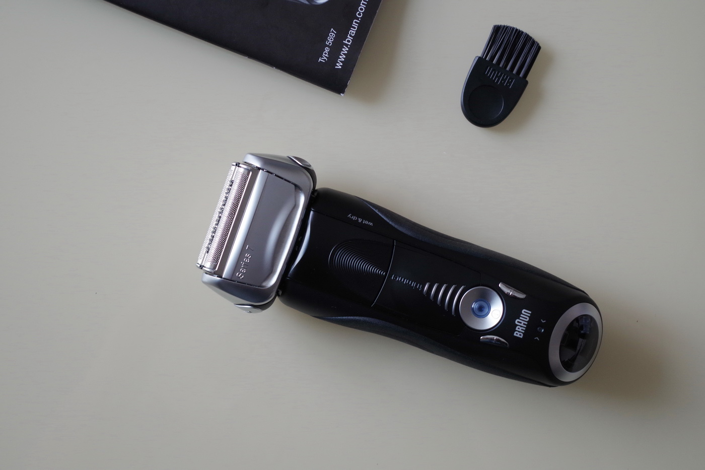 博朗尊享9系男士电动剃须刀,德国博朗电动剃须刀6系