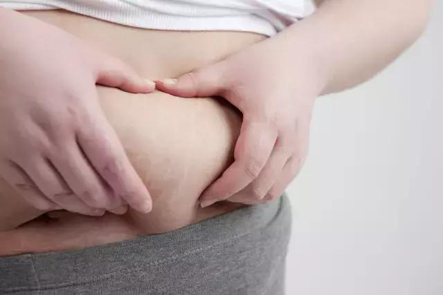 腰粗危害,女生腰粗减肥能减掉嘛