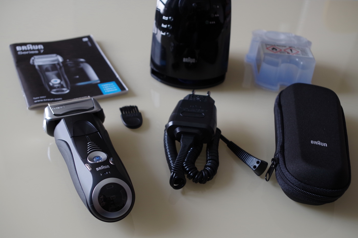 博朗尊享9系男士电动剃须刀,德国博朗电动剃须刀6系