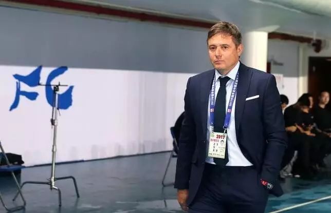 4笔引援流产暴露申花不足，自身方向不该被上港崛起左右！