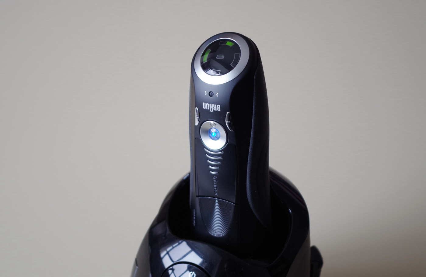 博朗尊享9系男士电动剃须刀,德国博朗电动剃须刀6系