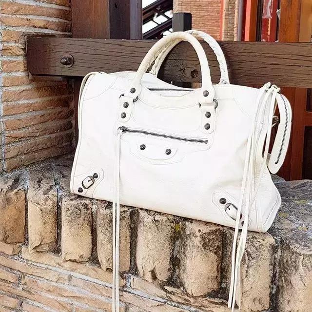 lv第一款包应该入手哪个款,不过时的几款大牌包