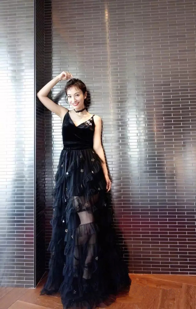 吴昕穿粉色旗袍被夸身材好,吴昕谢娜穿粉色