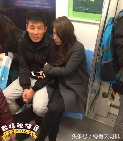 他才是真正的中国最佳前锋，从不晒富炫妻，资助贫困儿童踢球