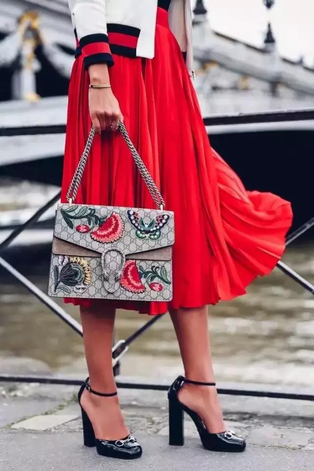 lv第一款包应该入手哪个款,不过时的几款大牌包