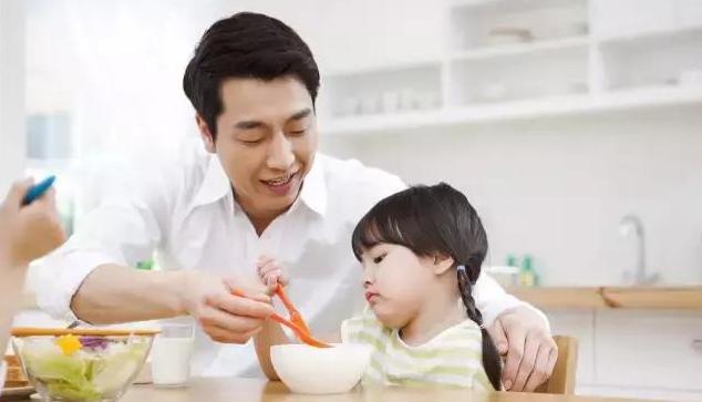 宝宝不吃饭饥饿疗法,宝宝不肯吃饭有什么治疗方法