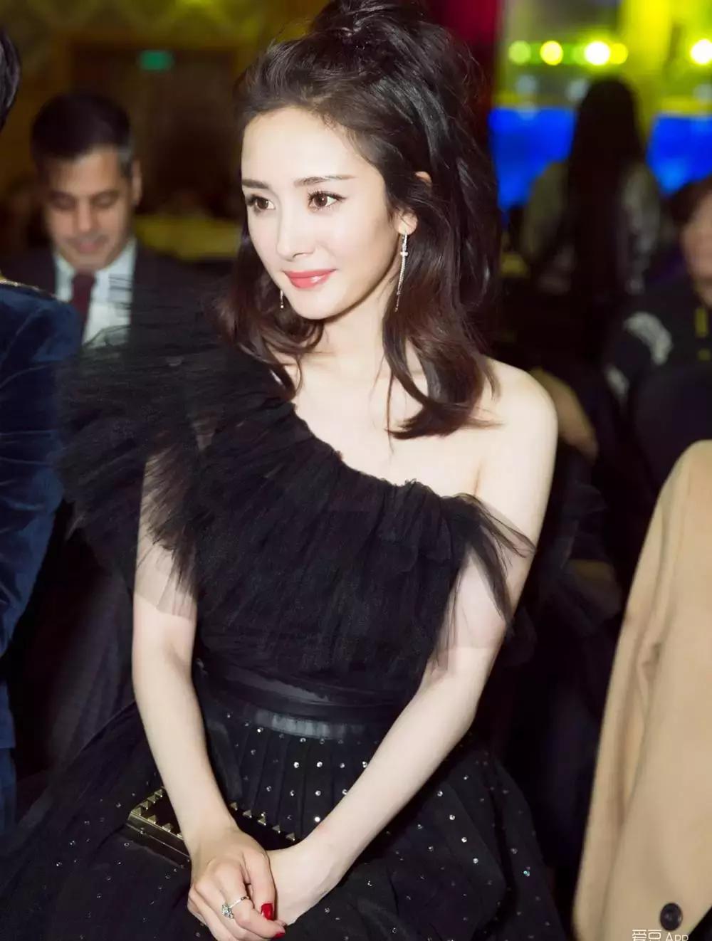 中餐厅1赵薇黄晓明周冬雨,周冬雨赵薇中餐厅同框被碾压