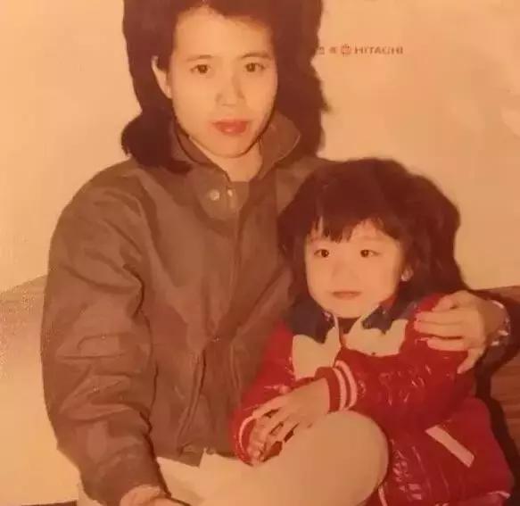 她比邓文迪更甄嬛，嫁大29岁重病富商，从狗仔逆袭为香港女首富