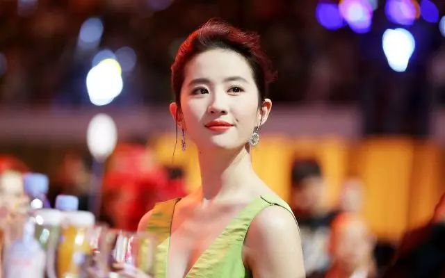 当女明星离开精修,当女明星离开了美颜滤镜