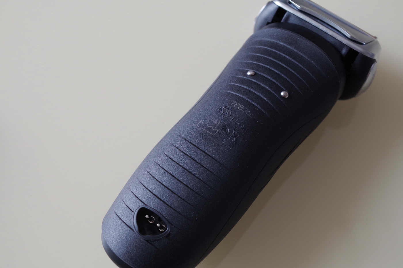 博朗尊享9系男士电动剃须刀,德国博朗电动剃须刀6系