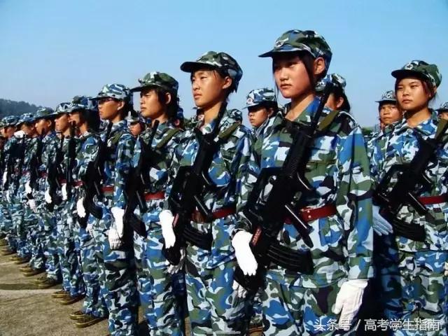 只有一套军训服的新生在军训期间如何换衣服？