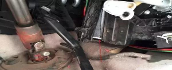 宝马车空气滤清器如何拆卸,宝马车空调滤芯怎么拆