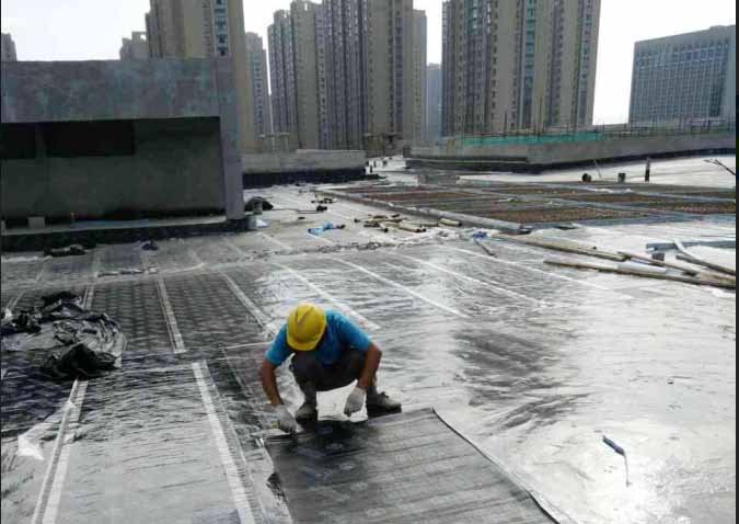 防水卷材常用的铺贴方法有,立面防水卷材可以横向铺贴吗