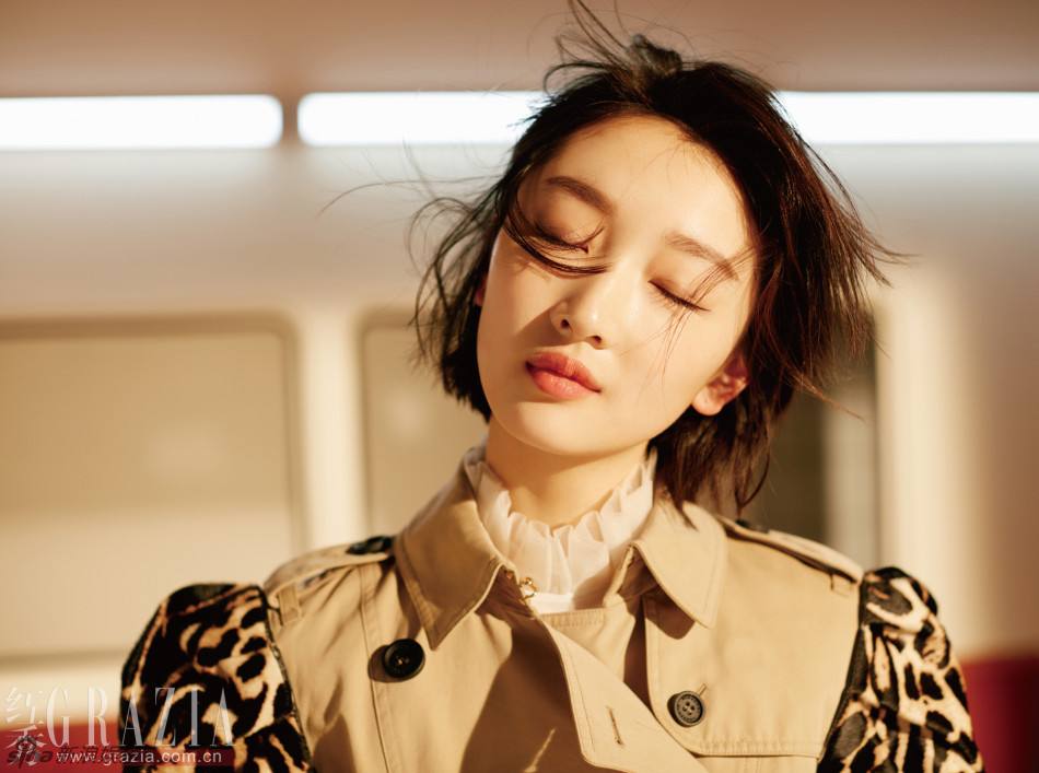 周冬雨强势碾压范冰冰,教你一招让你白到发光发亮