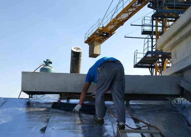 防水卷材常用的铺贴方法有,立面防水卷材可以横向铺贴吗