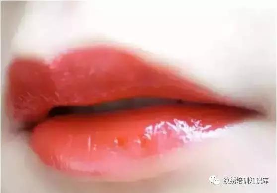 唇部怎么避免做花唇,乌唇变自然唇怎么调