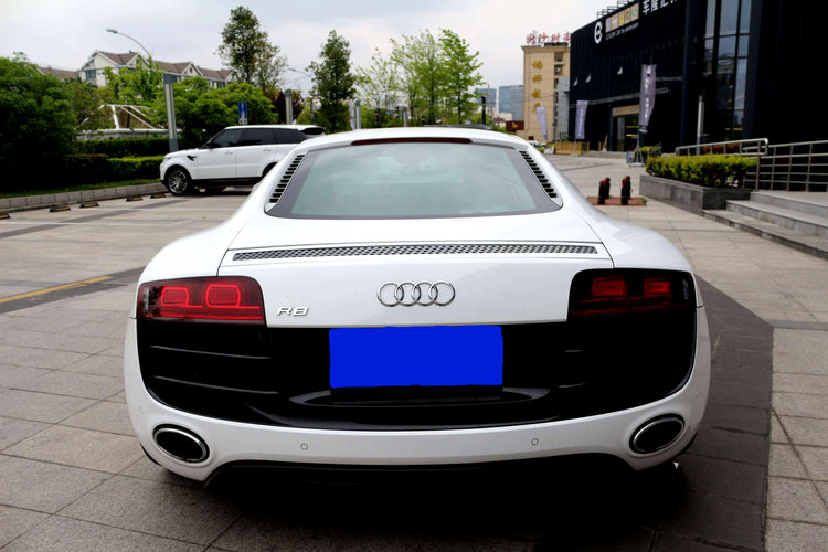 r8是顶级超跑吗,年轻人的第一台超跑r8